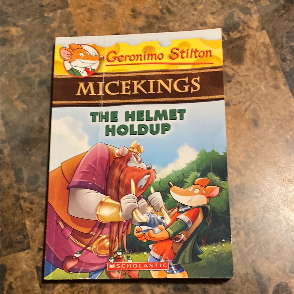 Scholastic Geronimo Stilton ‘The Helmet Holdup’ Adventure Book. Micekings.